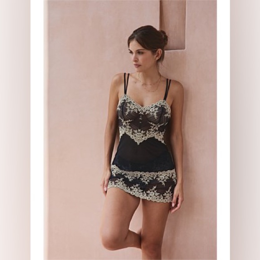 Wacoal Embrace black and gold Lace Chemise slip small